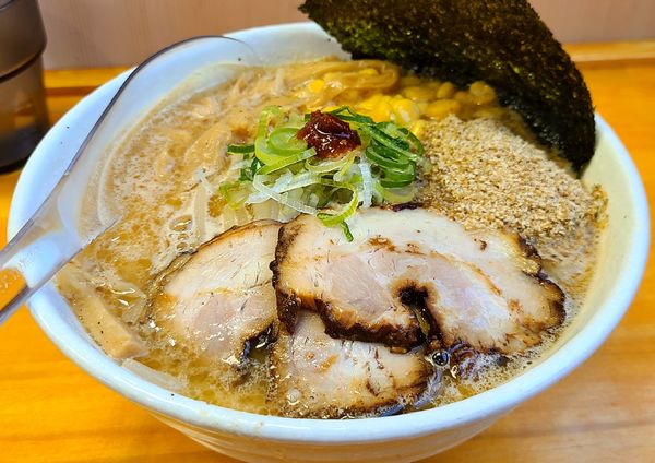 「白味噌ラーメン+大盛」@麺処 諭吉 筑西玉戸店の写真