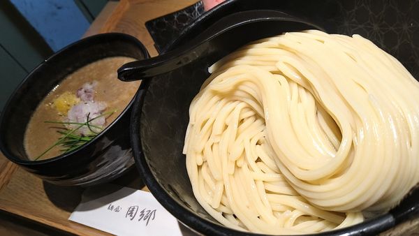 「つけ麺大盛り、麺追加100g」@麺屋 周郷 新橋店の写真