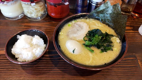 「味玉ラーメン並　880円」@横濱家系ラーメン 馬場壱家の写真