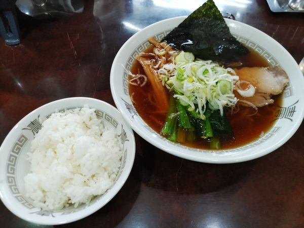 「ラーメン+サービスライス」@中華 銀座亭の写真
