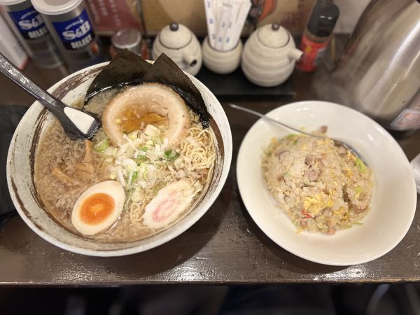 「小池さんらーめん830円＋半チャーハン500円」@ラーメンの小池さんの写真