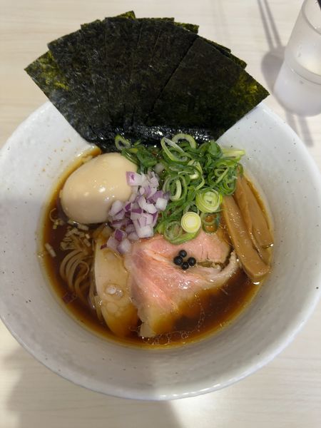 「醤油　燻製煮卵　のり」@麺や 魁星の写真