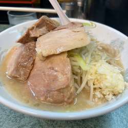 小豚　ニンニク　麺半分