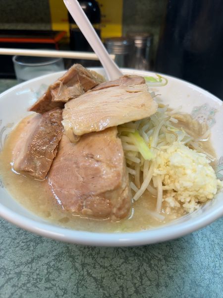 「小豚　ニンニク　麺半分」@ラーメン二郎 新宿小滝橋通り店の写真