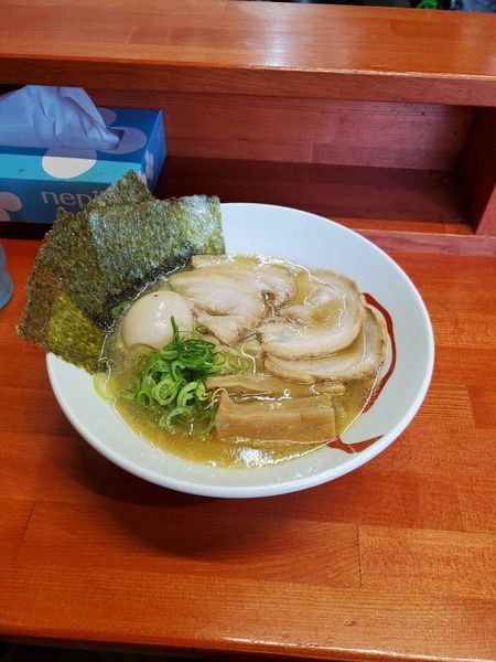 「和風とんこつラーメン全部のせ@990」@らーめん・油そば 笑びすの写真