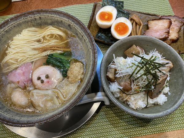 「特製塩らーめん+炙りチャーシュー丼 1250+300」@らーめん 梶原の写真