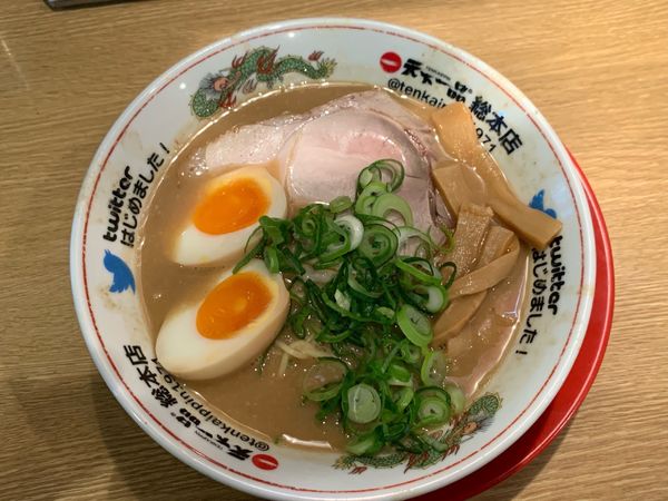 「こってり並　普通麺　にんにく薬味　味付煮卵」@天下一品 総本店の写真