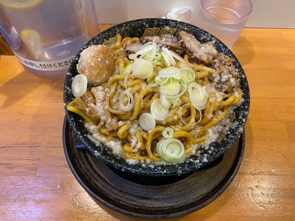 「爆盛油脂麺」@らーめん 平太周 神保町店の写真