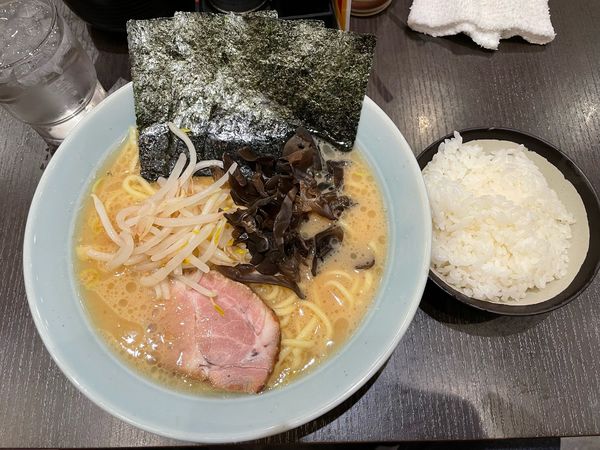 「ラーメン中硬め濃いめ」@横浜ラーメン 増田家 幕張店の写真
