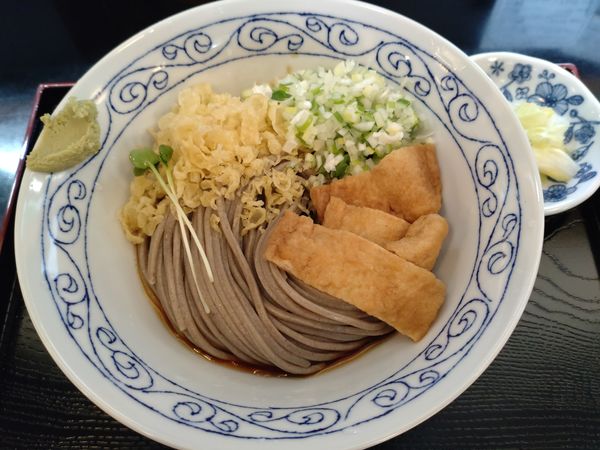 「冷やしたぬき蕎麦　８２０円」@たぬきときつねの写真