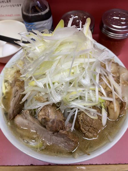 「小ラーメン＋生たまご＋ネギ」@ラーメン二郎 桜台駅前店の写真