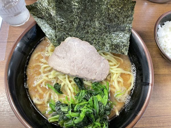 「ラーメン　中盛り」@横浜らーめん 初代 常翔家の写真