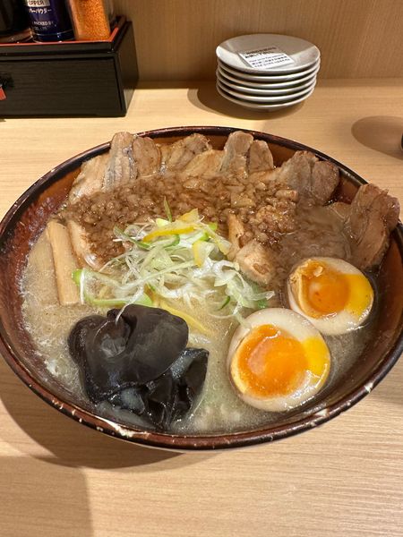 「濃厚背脂味噌肉そば」@札幌 みその アクアシティお台場店の写真