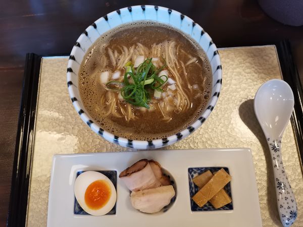 「特濃煮干しらぁ麺」@麺屋 八っすんばの写真