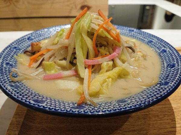 「白チャンポン(中)」@じげもんちゃんぽん ミッテン府中店の写真