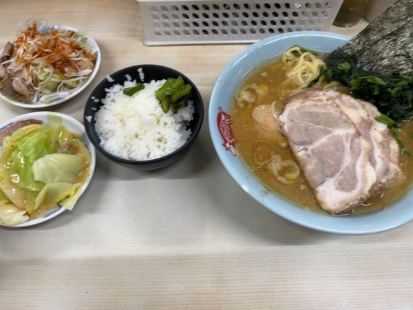 「ラーメン並+チャーシュー+キャベチャー+ネギ＋味玉」@横浜ラーメン 町田家 町田本店の写真