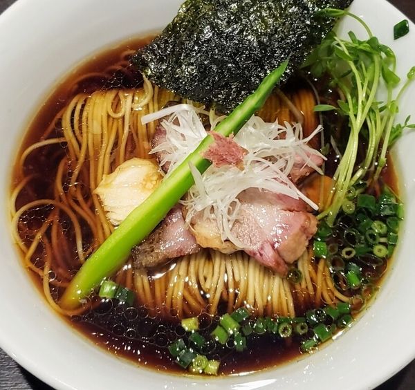 「醤油らぁ麺 ８００円」@らぁ麺 鬼滅の桜の写真