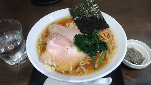 「三つ由の醤油らーめん¥850+別皿(煮干のペースト)¥50-」@三つ由の写真