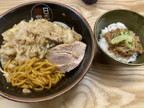 「ブラックジャンク油そば+辛子マヨ+肉脂飯 950+300」@日本油党 渋谷総本部の写真