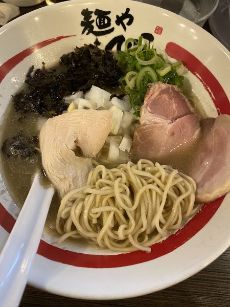 「追い煮干そば 980」@麺や でこの写真