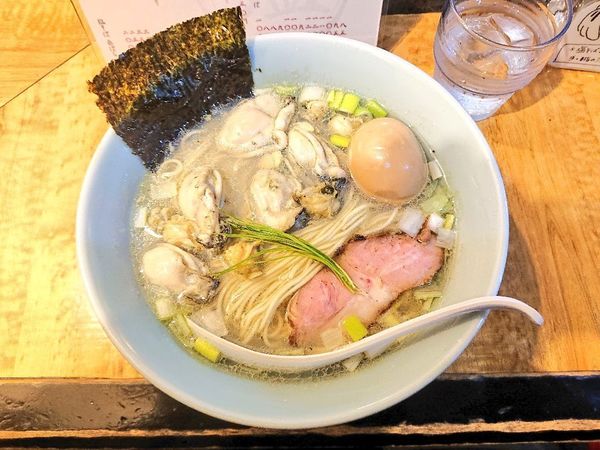 「地御前産牡蠣と帆立稚貝の潮」@塩そば 桑ばらの写真