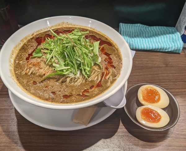「担々麺 黒 辛さ3 + 味玉」@うさ担 浦和本店の写真