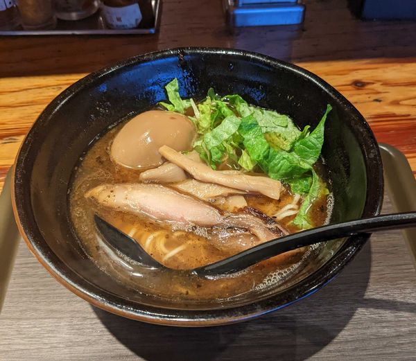 「朝醤そば + 味玉」@麺場 浜虎 横浜店の写真