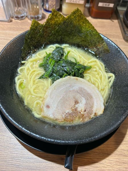 「家系ラーメン　塩」@横浜家系ラーメン 壱角家 渋谷センター街店の写真