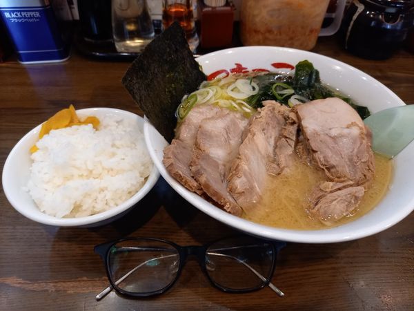 「チャーシューめん(かため・おおめ)」@さつまっこ MEGAドンキホーテ大森山王店の写真