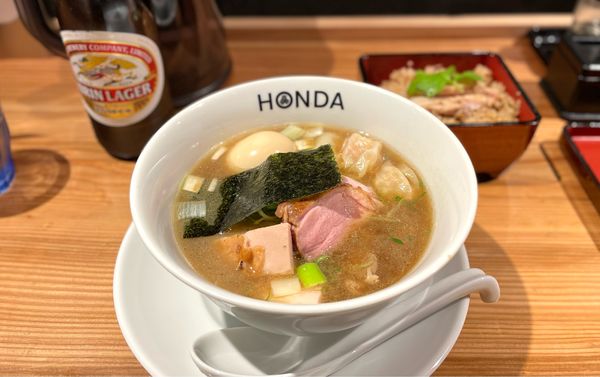 「醤油らぁめん特上¥1800、大山どり重¥400」@本田麺業 神田西口駅前店の写真