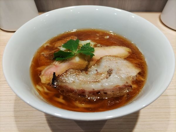 「しょうゆらーめん」@らーめん藁の写真