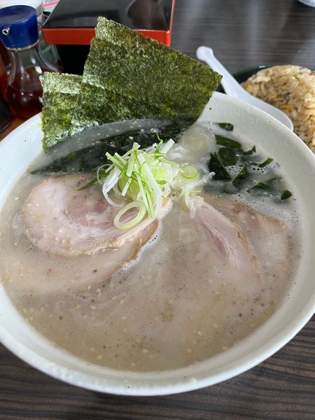「こく塩ラーメンチャーシュー増し＋半チャーハン」@麺屋BOOTHの写真