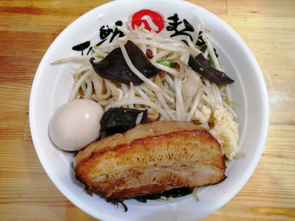 「男気きくらげベトコン 汁なしver.＋味玉」@らーめん まるはちの写真