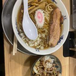 煮干しそば（あっさり）・肉飯