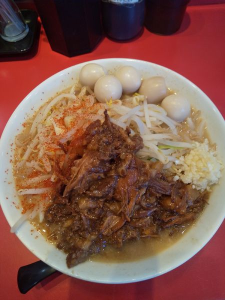 「とろ豚味噌ぴり二郎（うずら付き）」@麺屋あっ晴れ 堀田店の写真