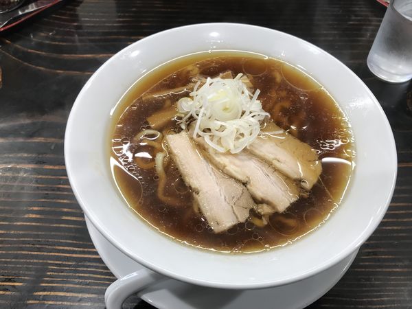 「醤油らぁ麺」@うえんで 山鹿店の写真