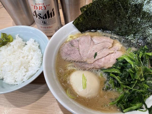 「特製ラーメン、缶ビール、無料ライス」@ラーメン北里家の写真