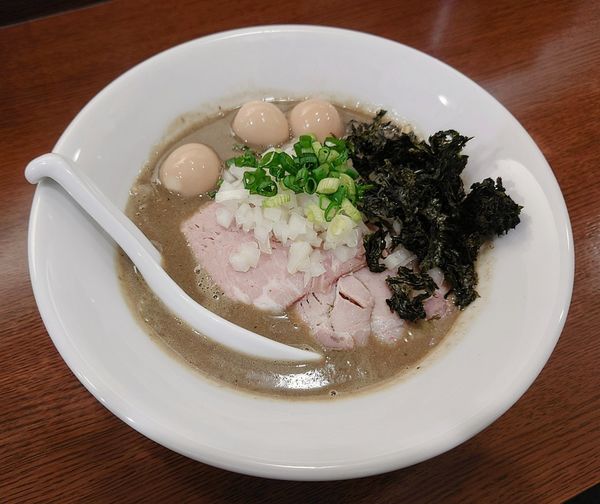 「濃厚煮干」@煮干し中華そば 魚魚の写真