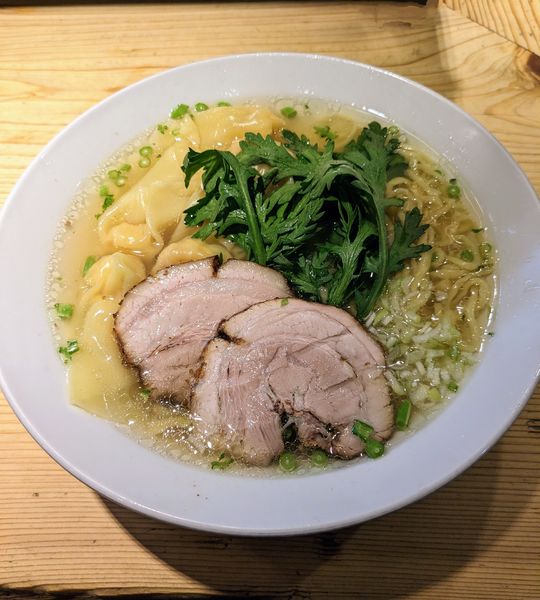 「海老ワンタン入り塩らー麺　1,200円」@横濱元町 本丸亭 横浜店の写真