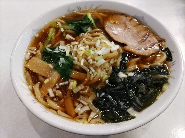 「手打ちラーメン・大盛」@上海手打ちそばヤンヤン 銀座・三原橋交番前の写真