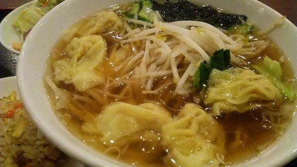 「ランチ ワンタン麺＋半チャーハン 850円」@合楽園の写真