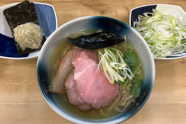 「塩らぁ麺+とろろ昆布+のり+ネギ」@麺処 有彩の写真