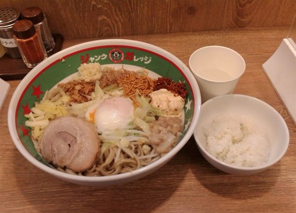 「まぜそば(玉子あり)大盛(930円)+ライス小(100円)」@ジャンクガレッジ 北浦和店の写真