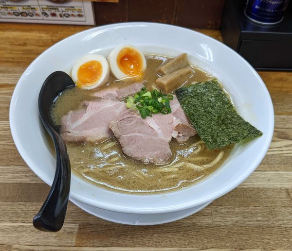 「こってり醤油 + 味玉」@ラーメン屋 桑原亭 東川口店の写真