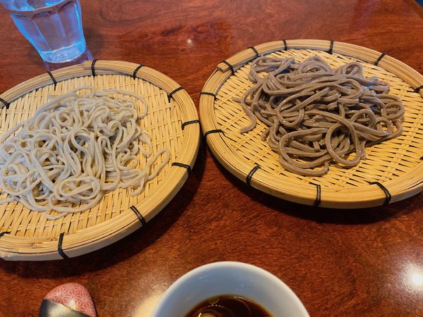 「二色蕎麦　1150円」@手打ちそば 遠山の写真