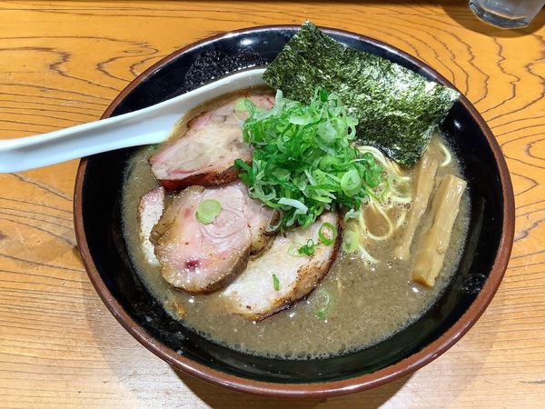 「【限定】濃厚チャーシュー中華蕎麦+炭火焼油の和え玉」@中華蕎麦 ひら井の写真