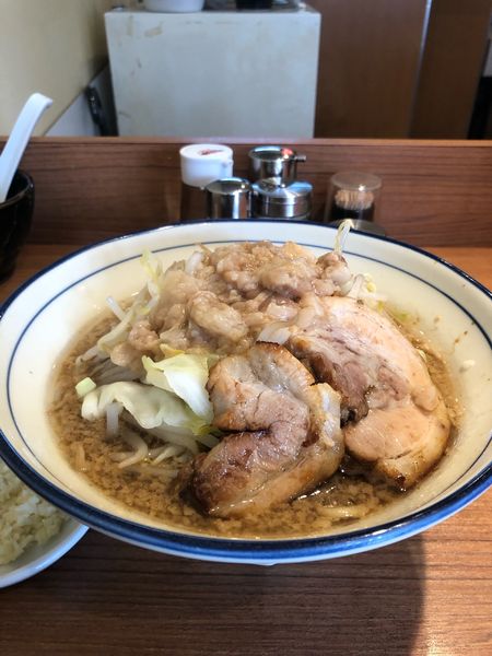 「醤油とんこつ　大盛り　980円」@らーめん勇の写真