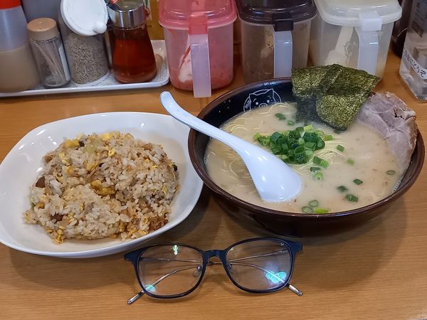 「白博多ラーメンチャーハンセット」@博多ラーメン 長浜や 大森店の写真