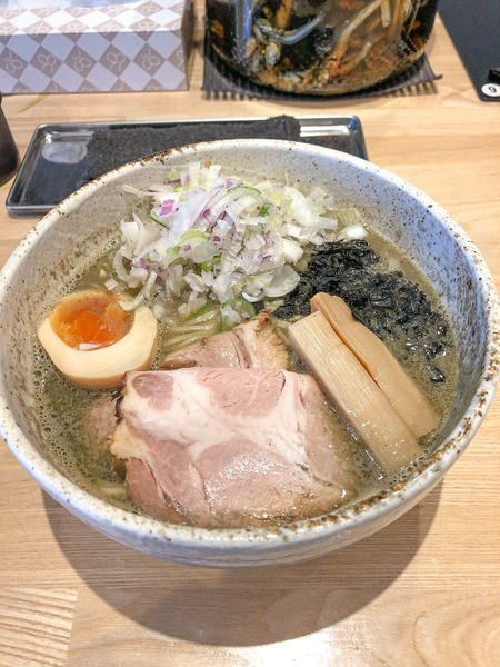 「百尾煮干し醤油（ミックスネギTP）+替え玉わさび醤油」@煮干しらーめん 波乃にぼるの写真