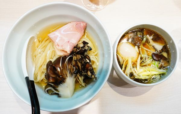 「黒舞茸と近江黒鶏の昆布水つけ麺＋黒舞茸＋味玉＋生ビール」@柳麺 呉田-goden-の写真